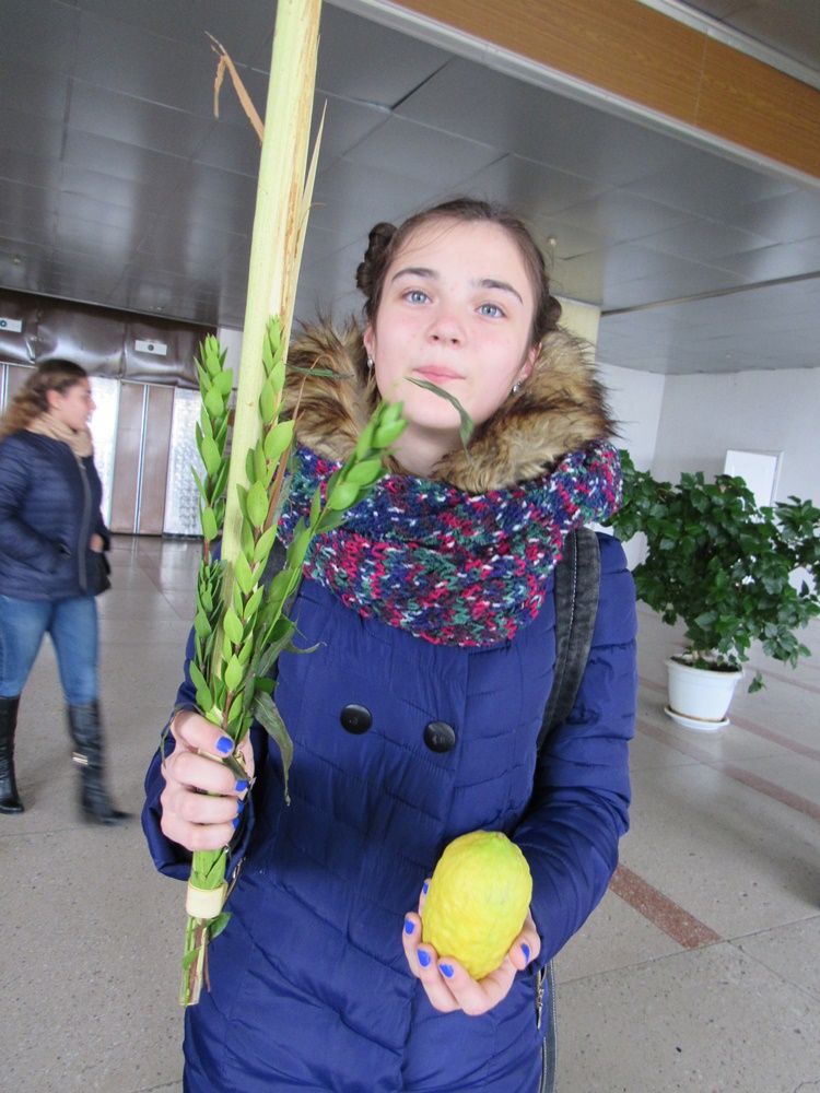Kishinev, Bendery and Tiraspol Hundreds Shake Lulav with Chabad