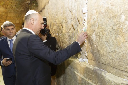 ראש ממשלת מולדובה ביקר בכותל המערבי