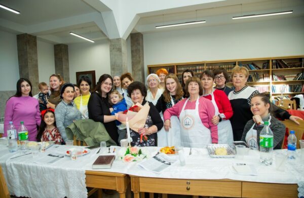 Наши еврейские женщины с многоуважаемой ребецен Леей.