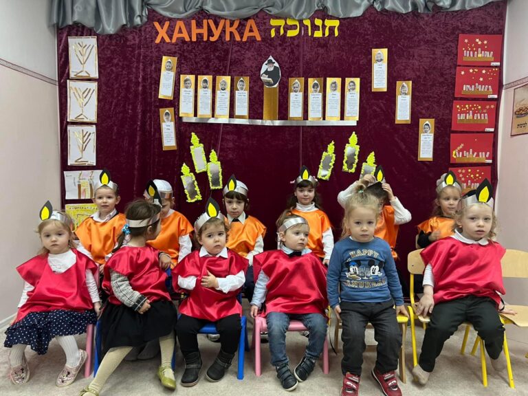 Утренняя ханукальная вечеринка для детей и родителей