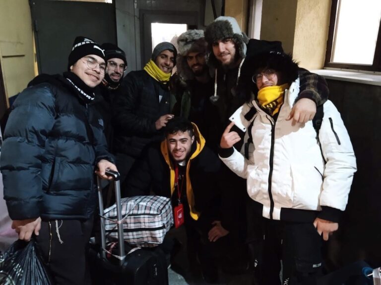 «Главный раввин Кишинева раввин Мендель Аксельрод встал с постели, чтобы накормить голодных»