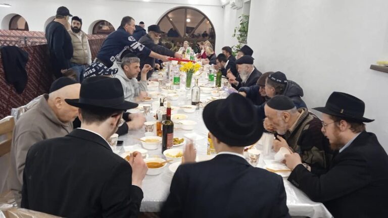 Farbrengen in honor of the Lubavitcher Rebbe’s birthday