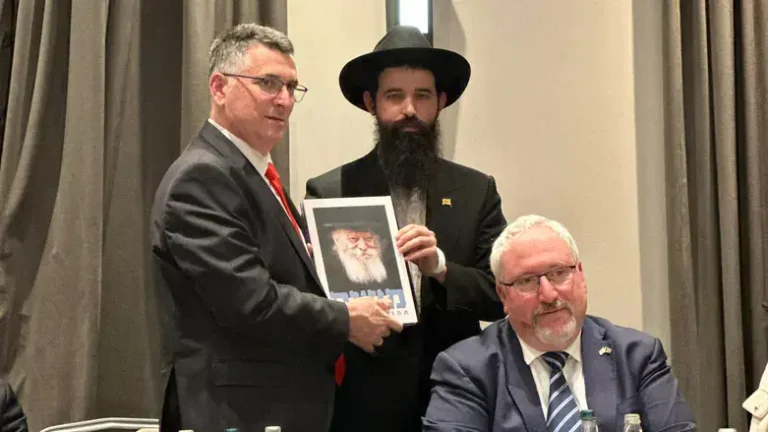 שר החוץ סער חנך את השגרירות במולדובה ונפגש עם הרב הראשי: ”מעריכים את פועלכם”