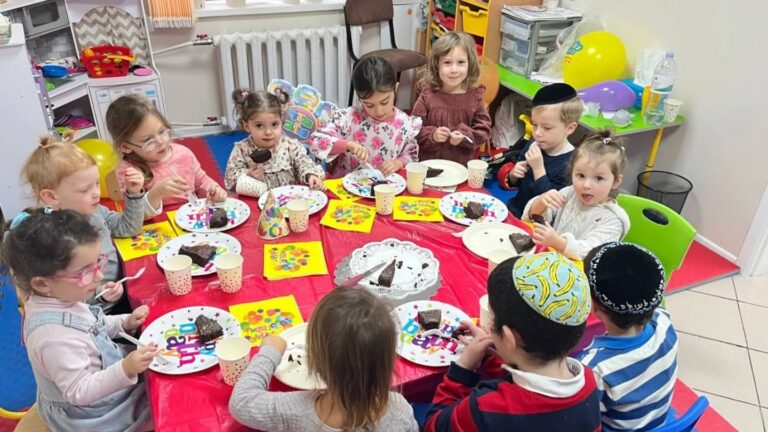 🎉 Celebrating Chana’s Birthday at the Chabad Kindergarten! 🎉