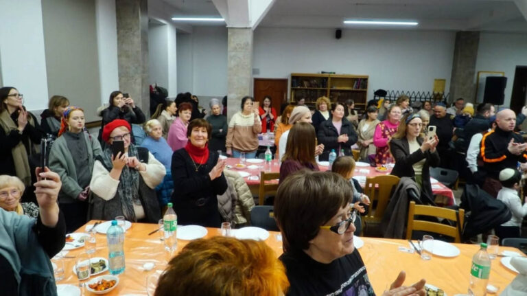 Первая ночь Хануки: свет, единство и надежда