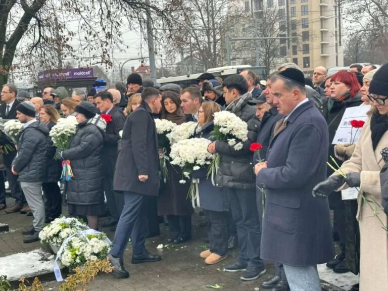 The Jewish community of Chabad Kishinev standing in remembrance and responsibility