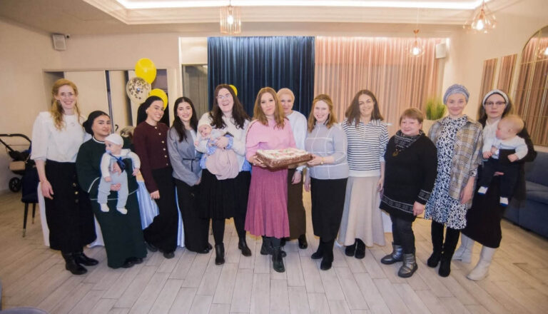 The Jewish community of Kishinev joyfully welcoming the month of Adar on a snowy day