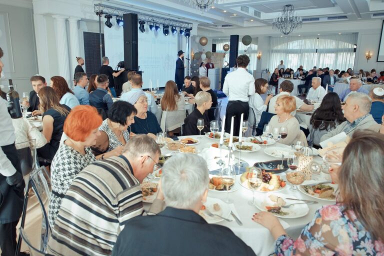 Jewish community in Moldova celebrating the Passover Seder in 5786