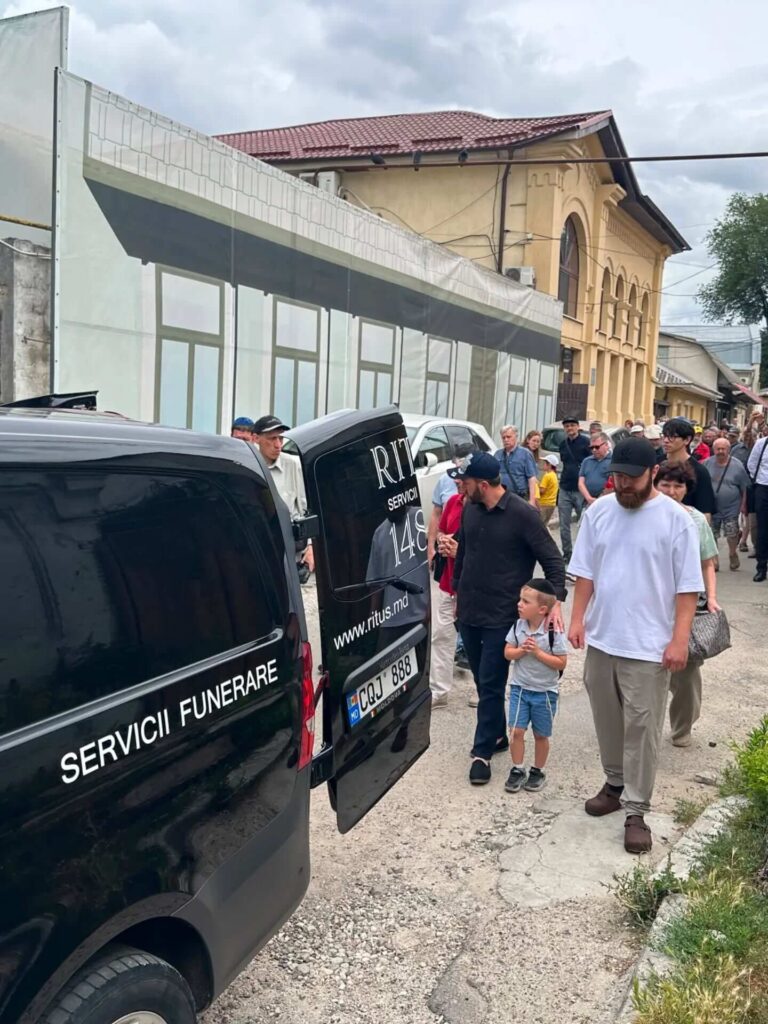 Hundreds Accompany Edik Maidenberg on His Final Journey