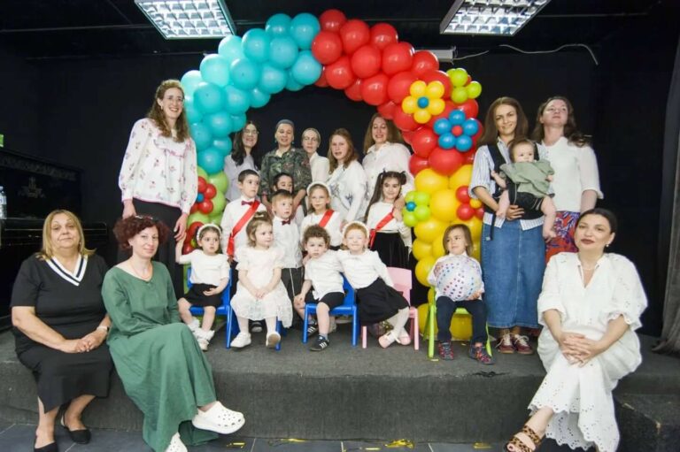 Детский сад Хабад Любавич празднует год знаний, роста и радости! 🎓🌸