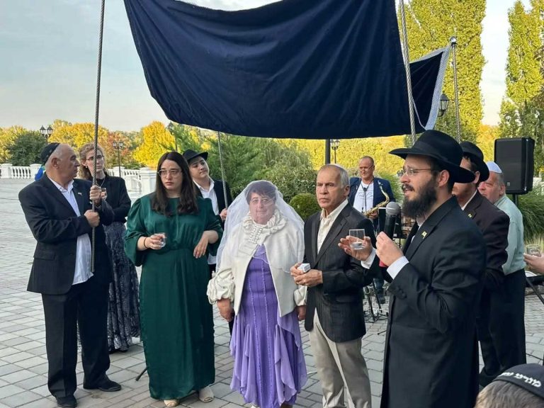 Mazel Tov from Bender: A Moving Jewish Wedding on the Banks of the Dniester